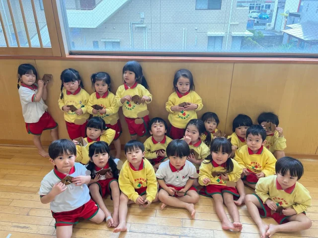【笑顔いっぱい　かわ組】

雨が上がりぽかぽかの太陽がでてかわ組さんも元気に笑顔で過ごしています☀️

かわ組さんは新しくお友達が5人増えましたよ🥰
初めは新しいお部屋と新しいお友だちに緊張している様子も見られましたが、今では元気いっぱいのかわ組さん！
すぐにお友達と仲良くなることができ、入園から2週間がたった今クラスでは
元気な声とニコニコな笑顔がたくさん見られています🎵

これからも、笑顔で登園するかわ組さんを先生たちは楽しみに待っています！！

#淡水幼稚園
#たんすいようちえん
#たんすい保育園
#たんすい和白保育園
#たんすいfamilia保育園
#たんすいさわら幼稚園
#たんすいケアルーム
#たんすいWAYルーム
#病児病後児保育園
#tansui
#幼稚園
#保育園
#福岡市博多区
#かわ組
#3歳児
#年少